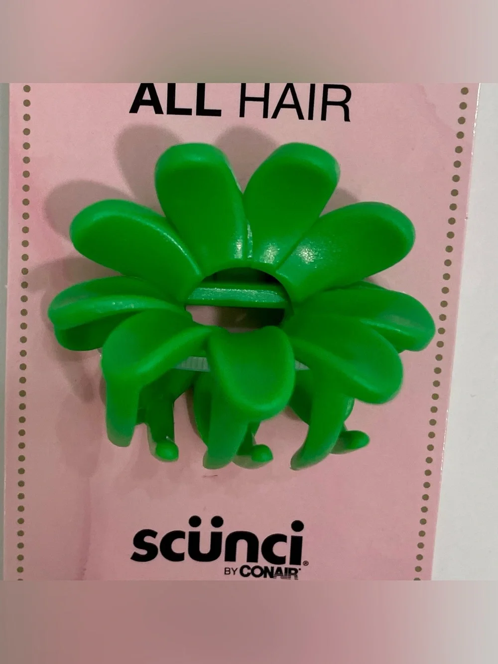 scünci Flower Hair Claw Clips in Pink and Green
